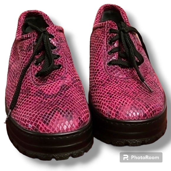 Stuart Weitzman Burgundy Snake Print Lace Up Shoes - Picture 3 of 10